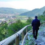 Il panoramico sentiero che da Stallavena sale alla Grotta di Falasco FOTOSERVIZIO AMATO